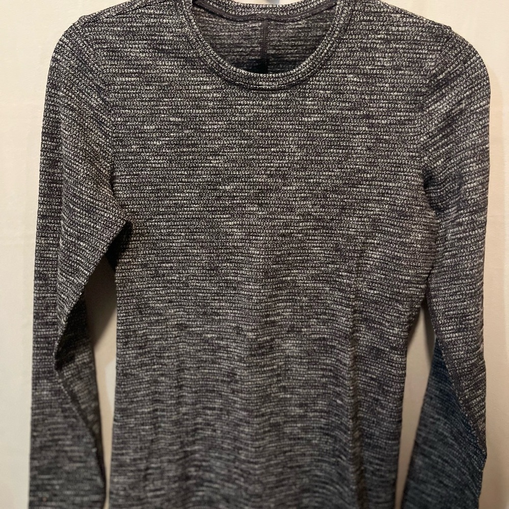 Lululemon Athletica Black and White Knit Long Sleeve Top